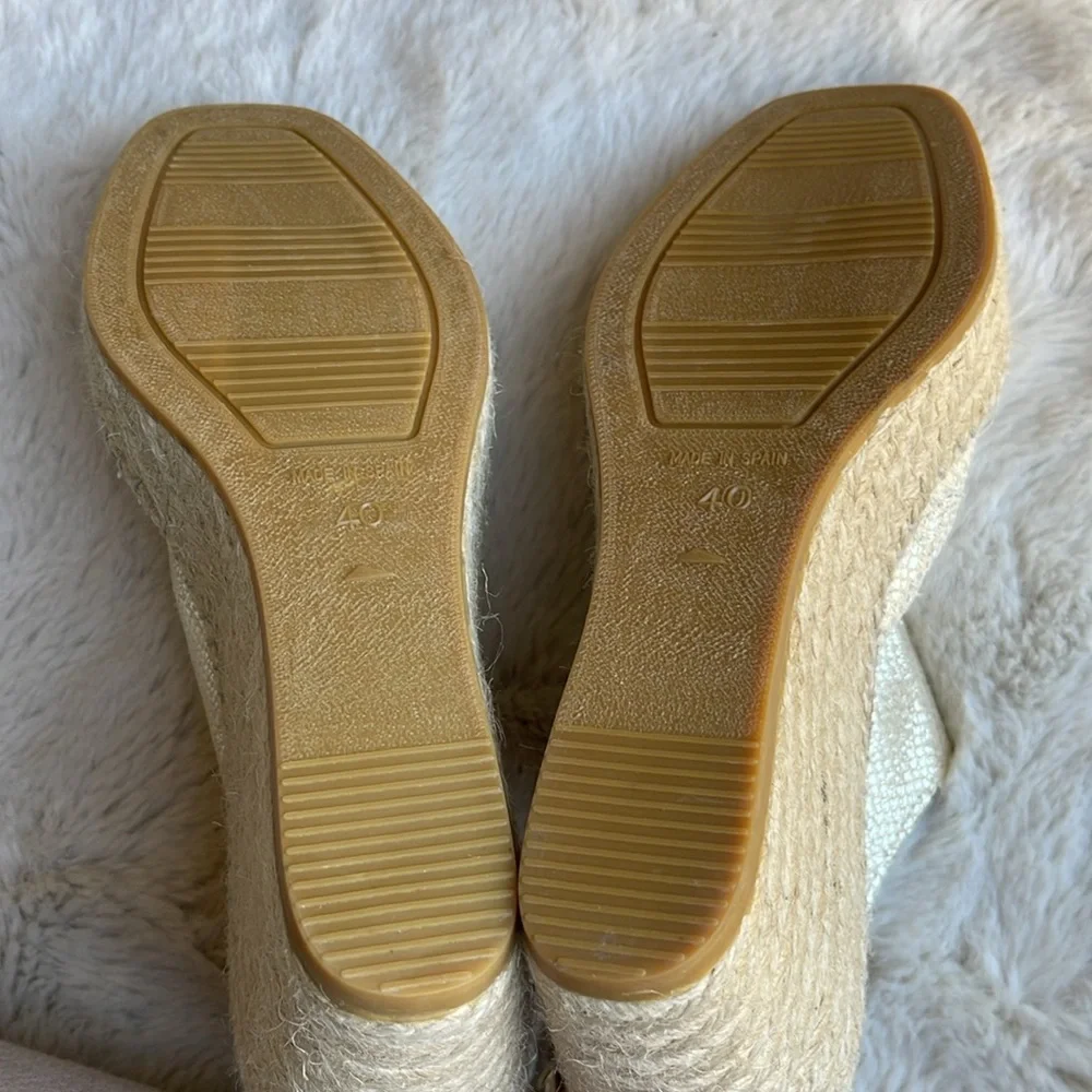 Andre Assous Women's silver wedge leather Sandals